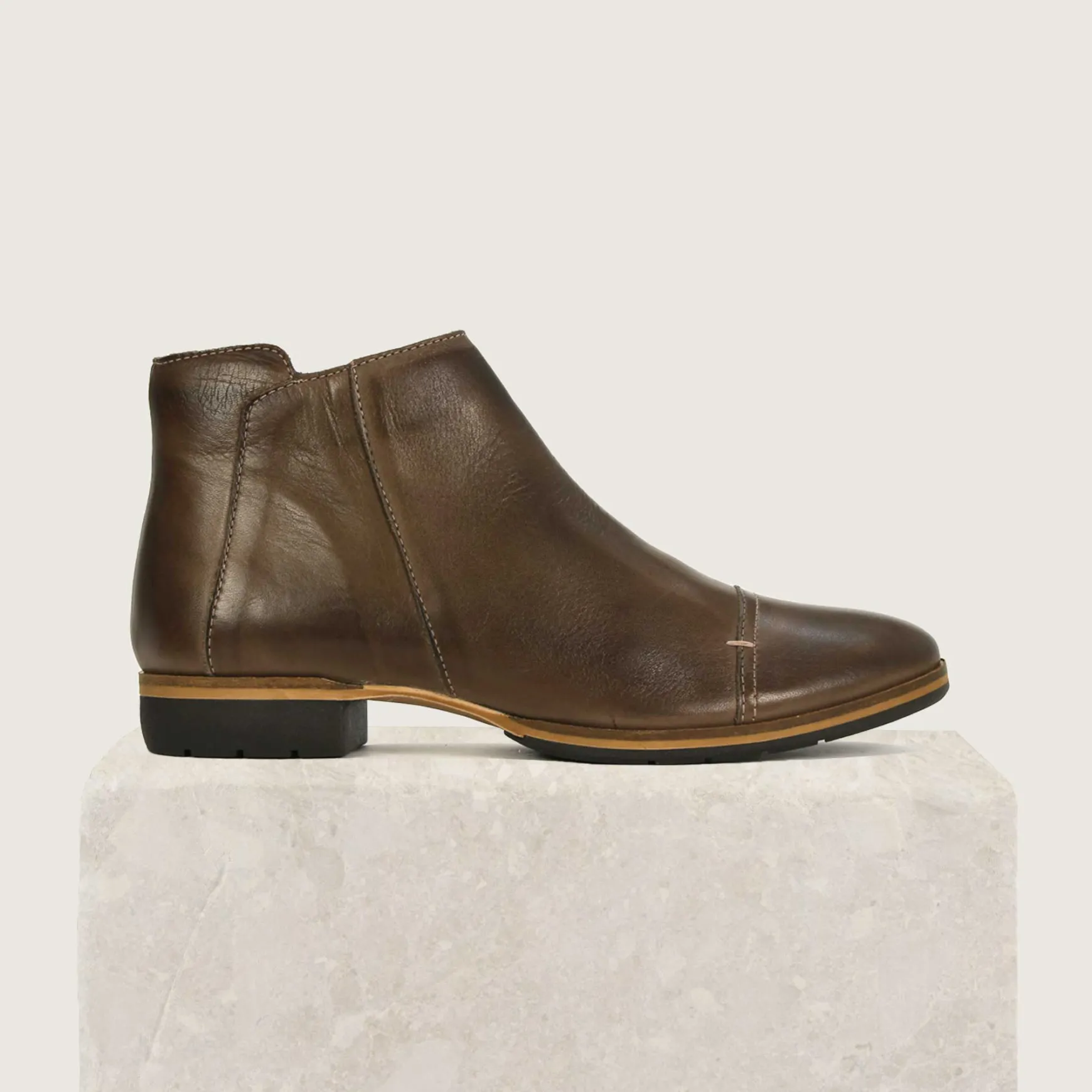 GAIO>EOS Footwear Sale