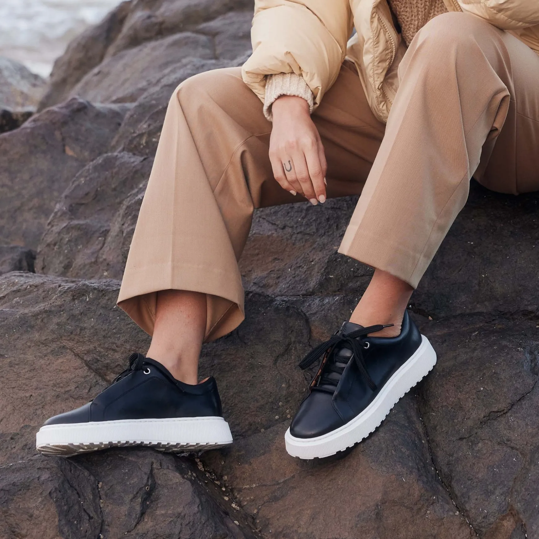LAE>EOS Footwear Hot