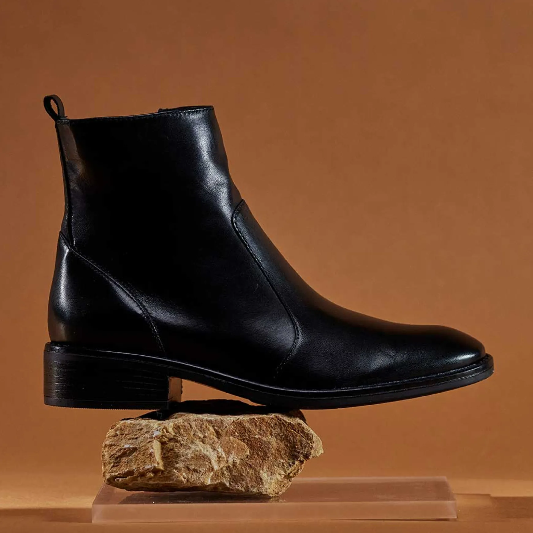 SELINE>EOS Footwear Sale